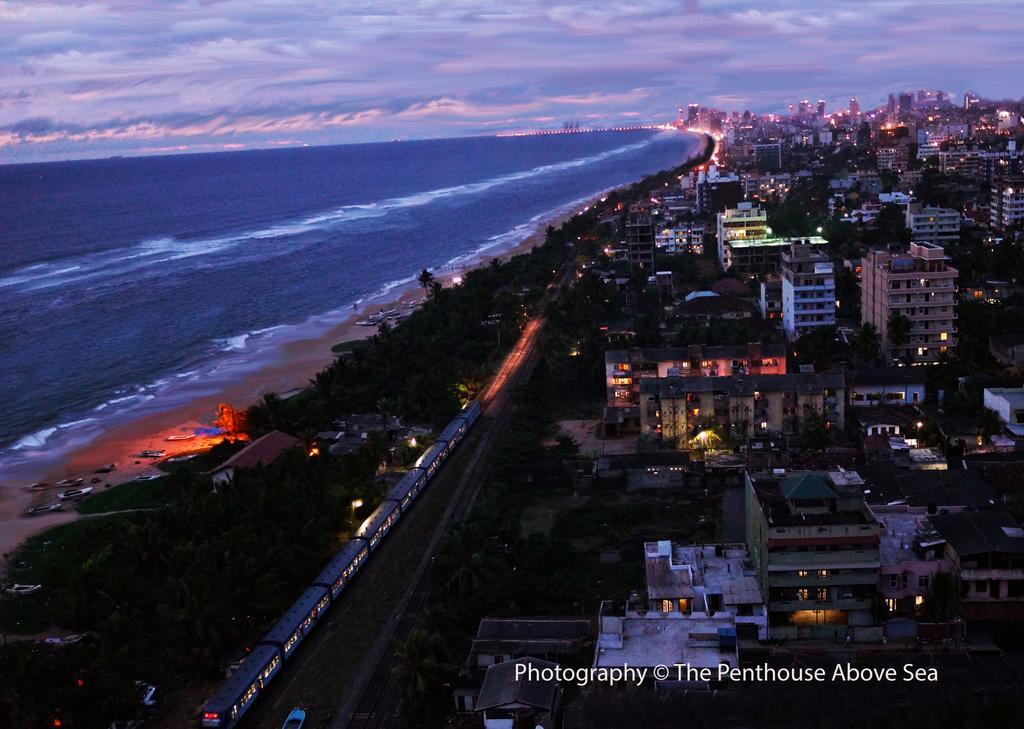 The Penthouse Above Sea Apartment Dehiwala-Mount Lavinia Exterior foto