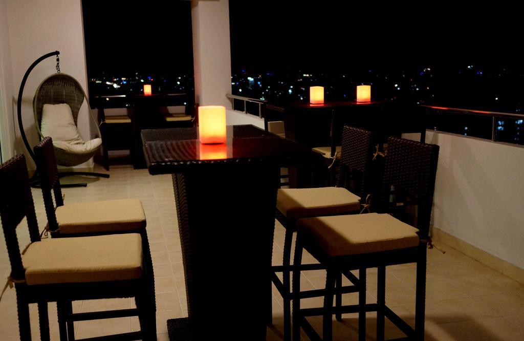 The Penthouse Above Sea Apartment Dehiwala-Mount Lavinia Exterior foto