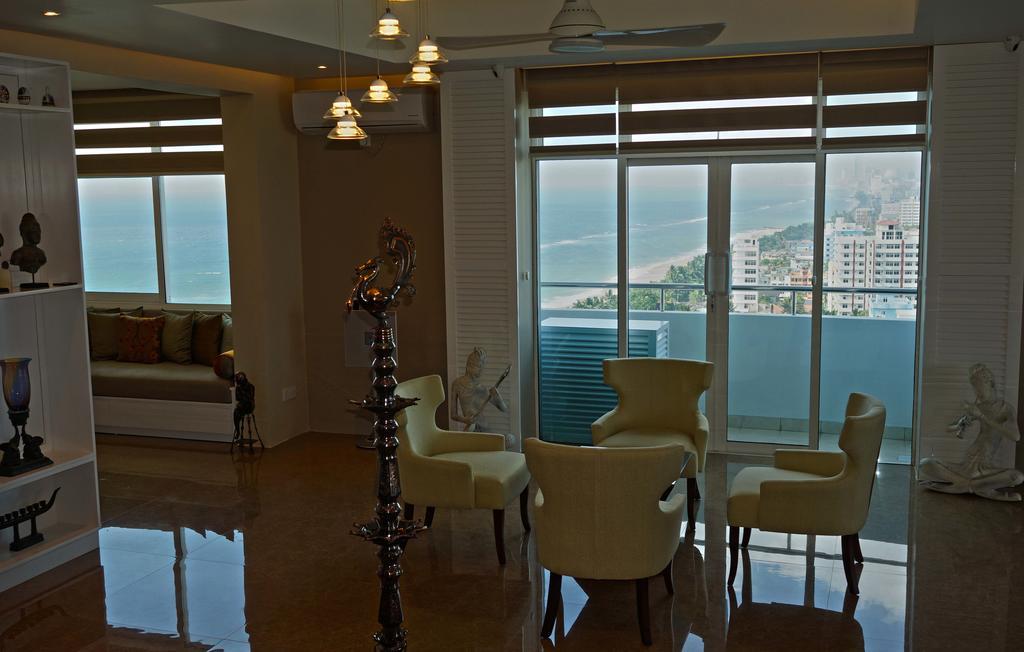 The Penthouse Above Sea Apartment Dehiwala-Mount Lavinia Exterior foto