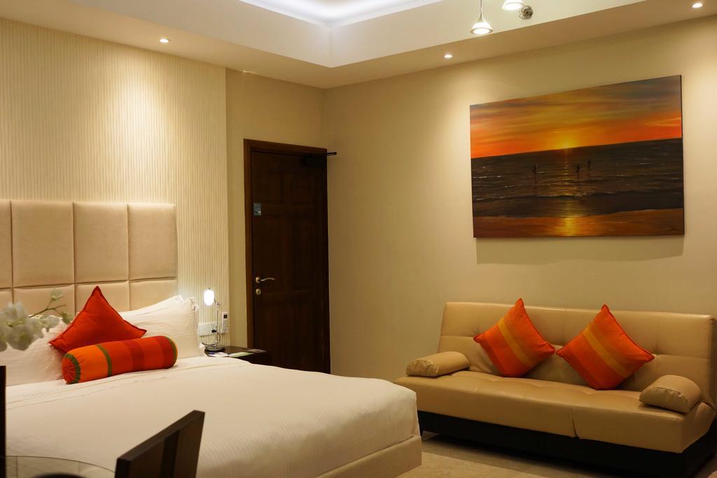 The Penthouse Above Sea Apartment Dehiwala-Mount Lavinia Exterior foto