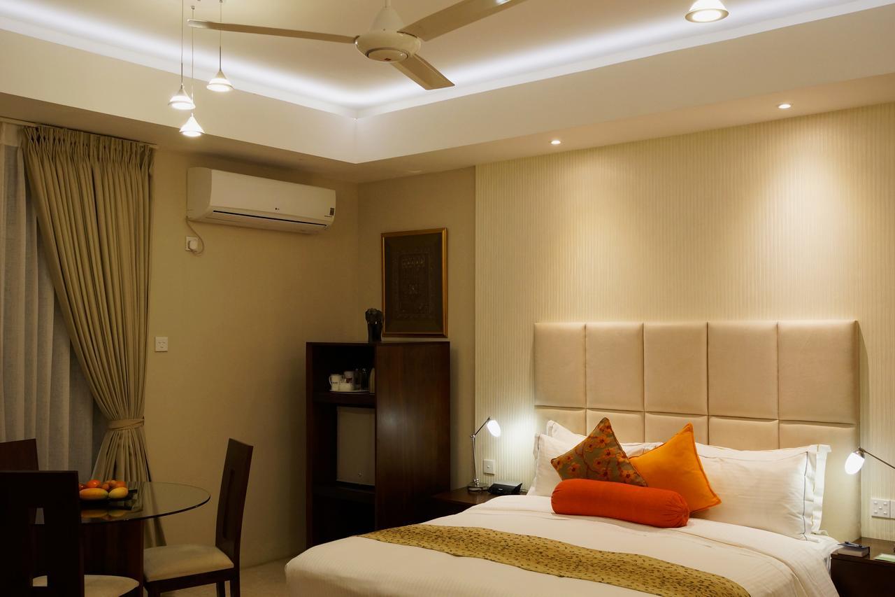 The Penthouse Above Sea Apartment Dehiwala-Mount Lavinia Exterior foto