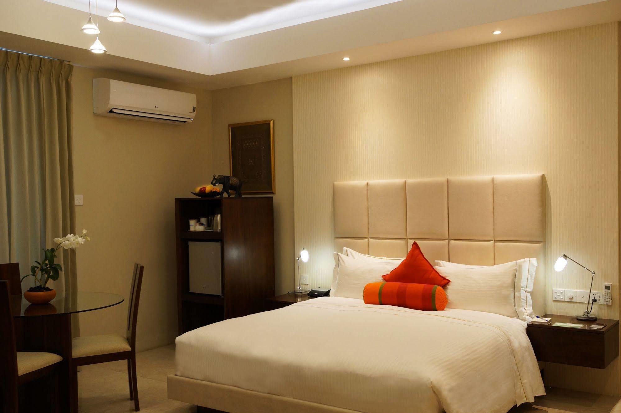 The Penthouse Above Sea Apartment Dehiwala-Mount Lavinia Exterior foto
