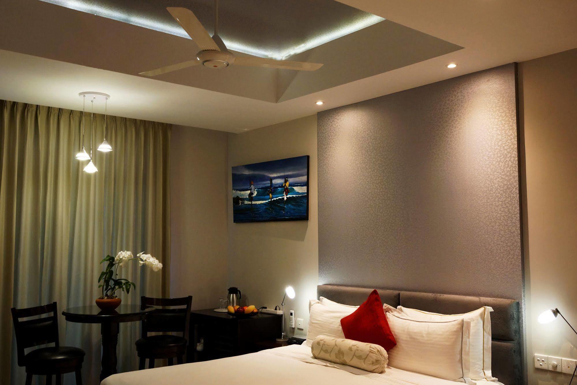The Penthouse Above Sea Apartment Dehiwala-Mount Lavinia Exterior foto