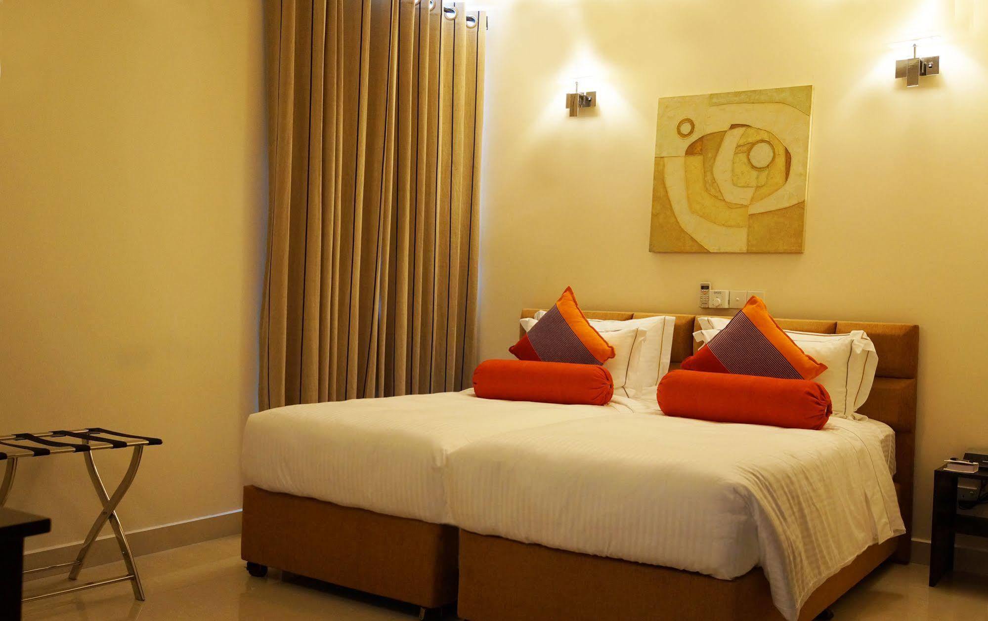 The Penthouse Above Sea Apartment Dehiwala-Mount Lavinia Exterior foto