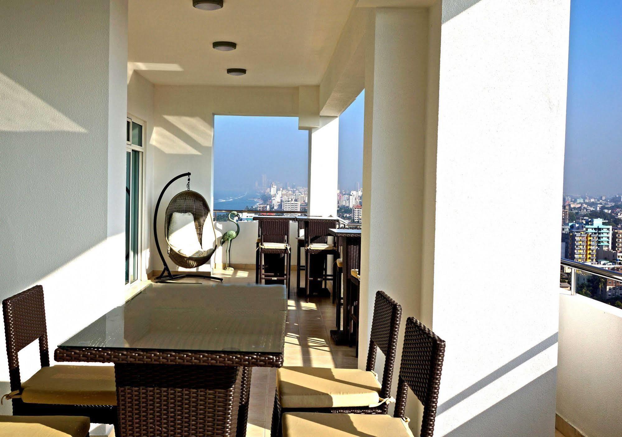 The Penthouse Above Sea Apartment Dehiwala-Mount Lavinia Exterior foto